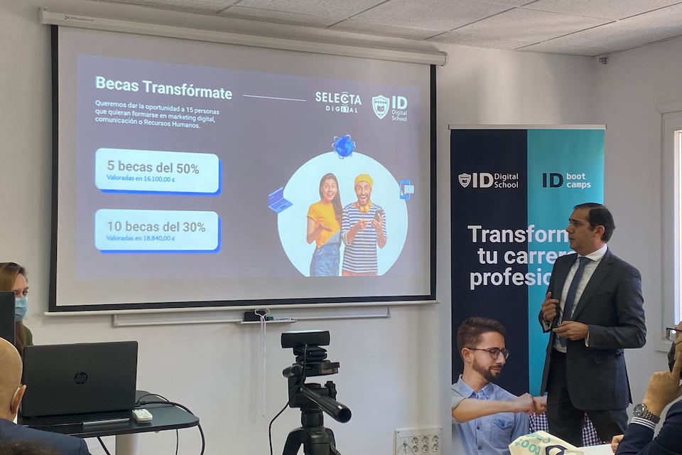 ID Digital School lanza el programa de becas transfórmate
