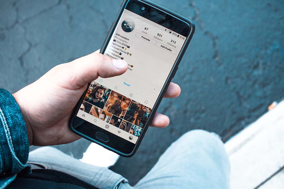 Instagram está introduciendo un nuevo banner en los perfiles que mostrará las próximas retransmisiones en directo de un usuario