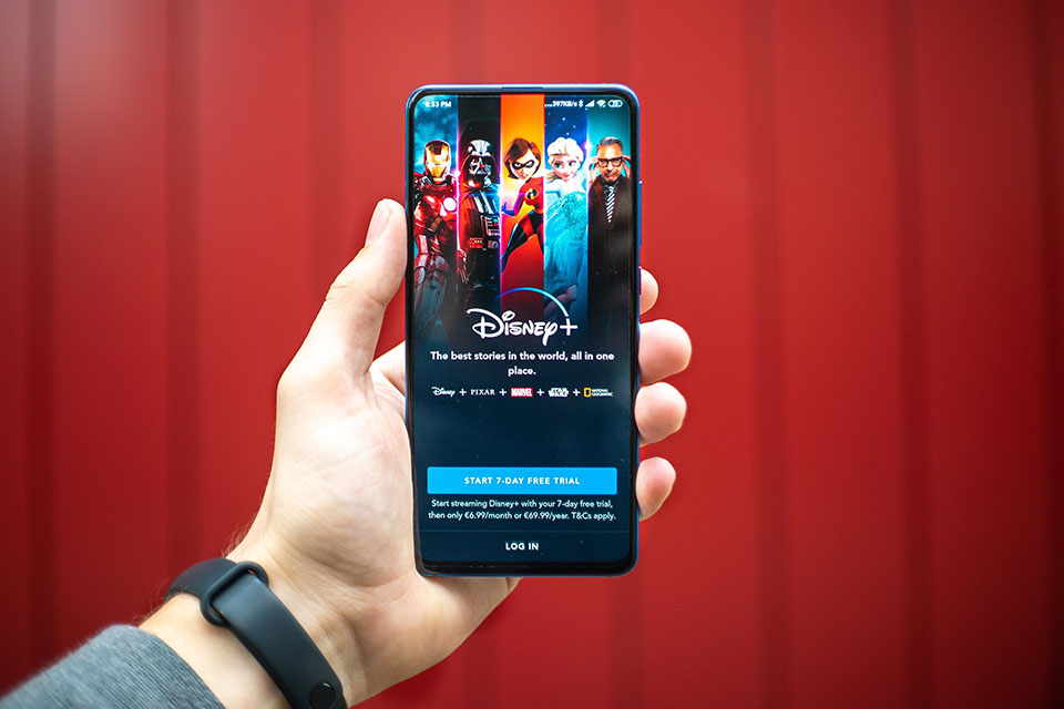 Disney+ introducirá un nivel de suscripción con publicidad a finales de este año en los Estados Unidos, y el año que viene en el resto del mundo