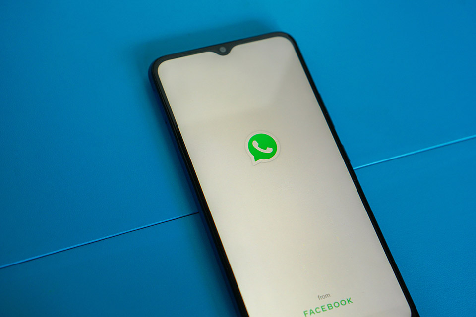 Expertos en seguridad online han criticado duramente la nueva legislación de la UE por poner en peligro la encriptación de apps de mensajería como WhatsApp