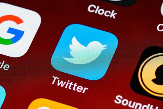 Un juez estadounidense desestima la demanda de Donald Trump contra Twitter, diciendo que su suspensión de la plataforma en 2021 es totalmente legal
