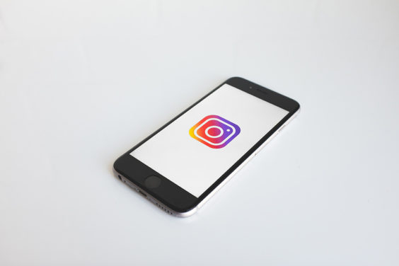 Instagram está probando un nuevo botón que permite a los usuarios configurar preguntas automatizadas para los clientes antes de iniciar una conversación